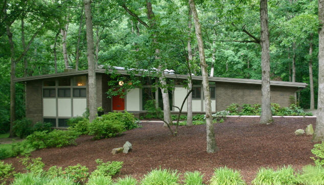 The 1964 Mitchum residence is one of the mid-century Modernist houses on the tour.